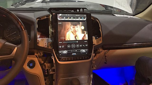 Màn hình Tesla dành cho ô tô