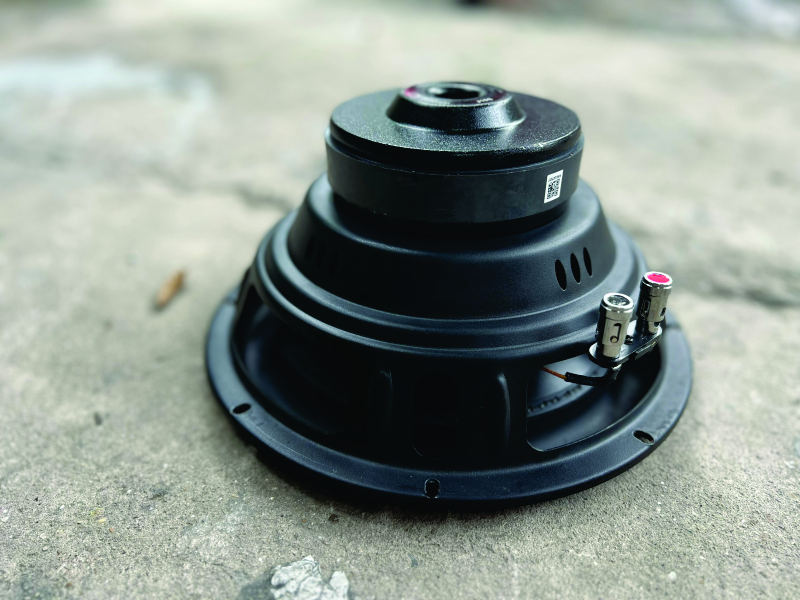 J10S với thiết kế 1 Voice coil 4 Omh