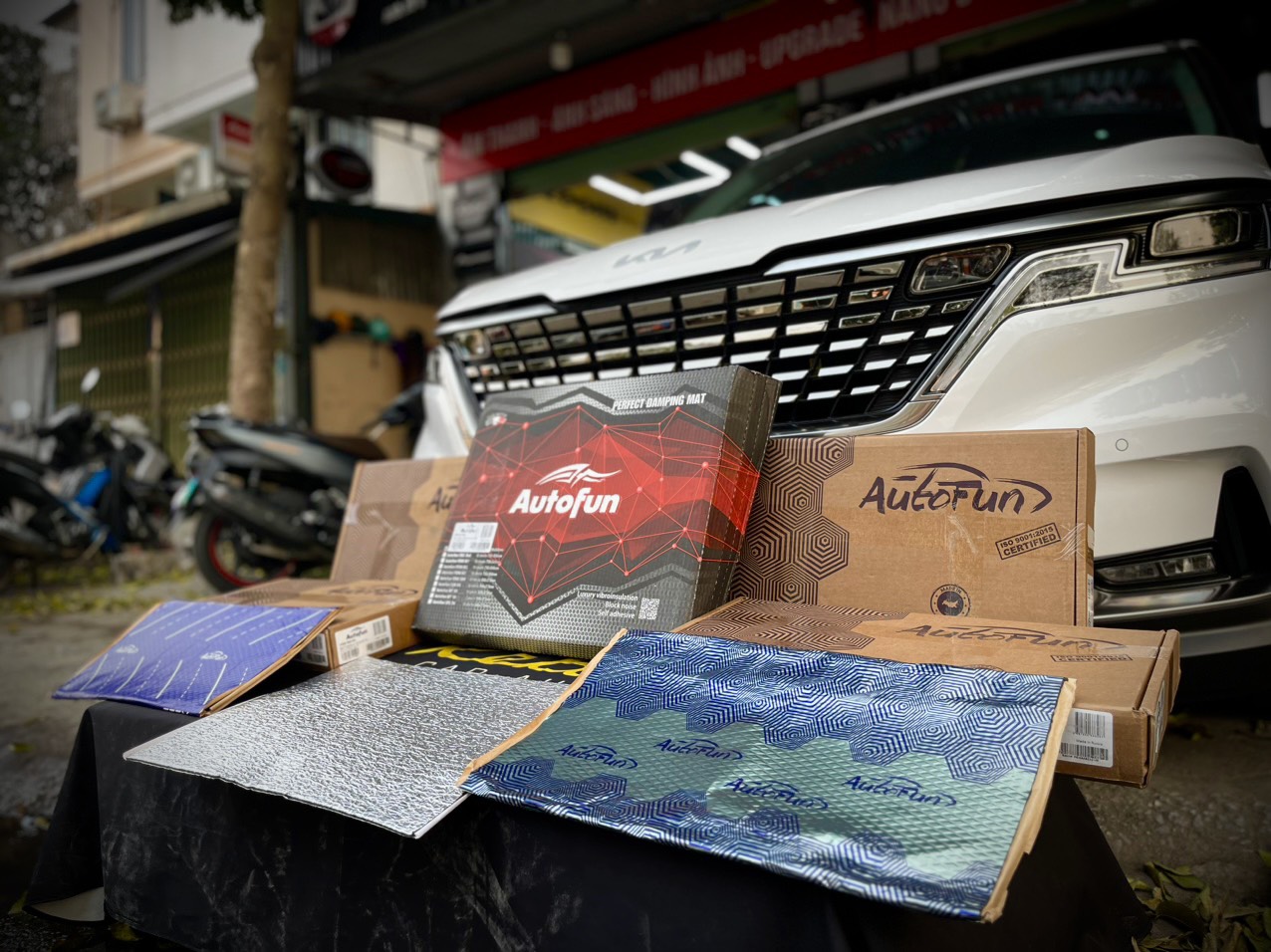AutoFun SIM A4 PLUS trong gói cách âm xe hơi Canival
