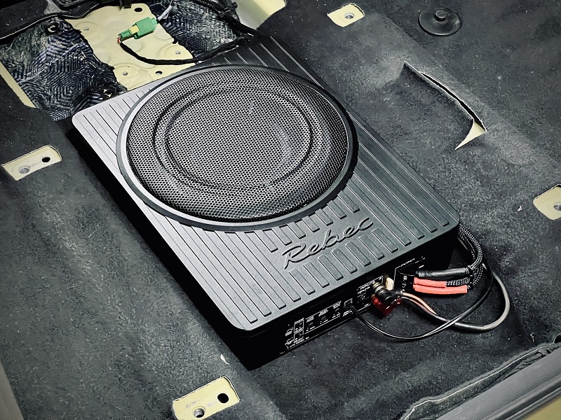 Độ loa sub gầm ghế có an toàn không?