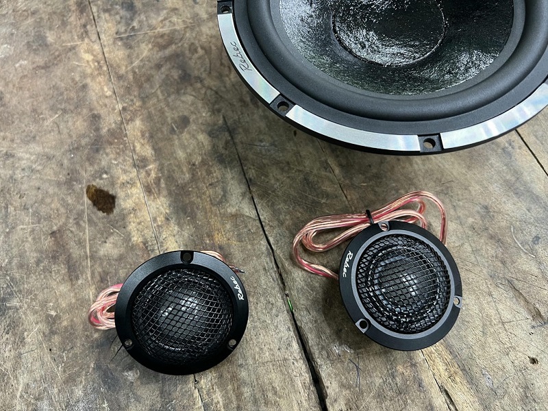 Khám phá công nghệ chế tạo loa Rebec – Âm thanh chân thực từng khoảnh khắc